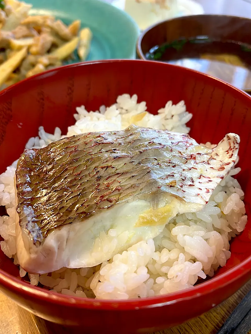 Snapdishの料理写真:愛南漁業さんの真鯛で炊き込みご飯。|Kumi Satouさん