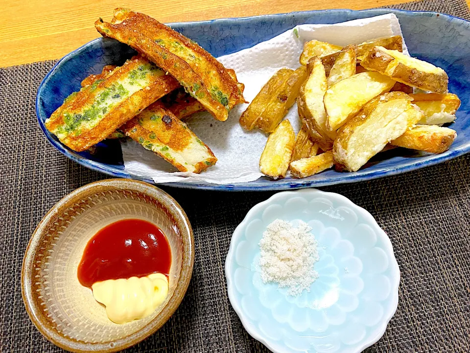 Snapdishの料理写真:ちくわの磯辺揚げ、祖父のじゃがいもでポテトフライ🥔|1614さん