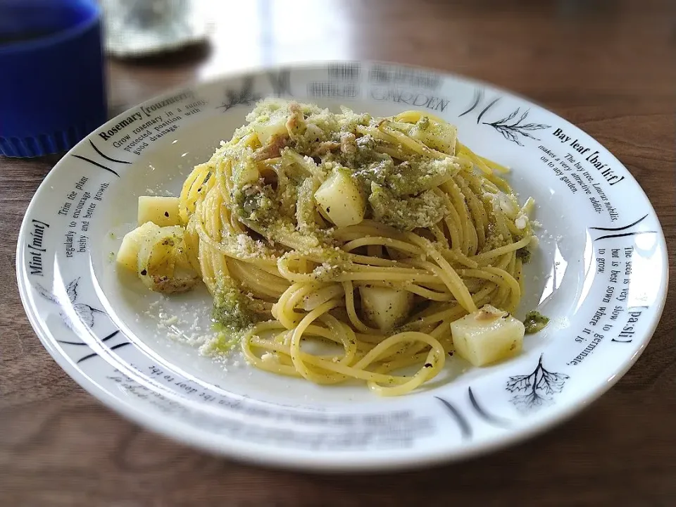 ツナとじゃがいものセロリコスパゲティ|古尾谷りかこさん