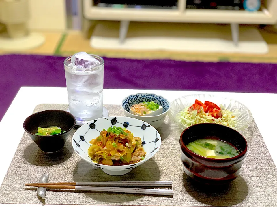 ばんごはん。鶏肉の南蛮漬け、冷奴、小松菜の酢味噌和えなど。|yukiさん