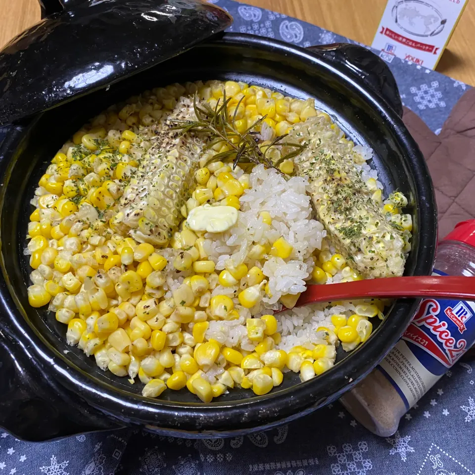 パパ氏さんの料理 スパイシー バターでとうもろこしご飯炊き上がり〜🌽|sakurakoさん