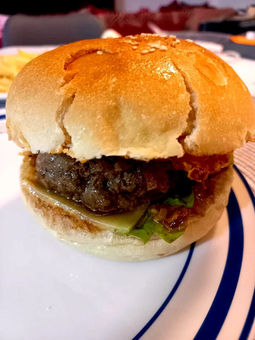 Snapdishの料理写真:Home made Beef Burger|Qurratさん