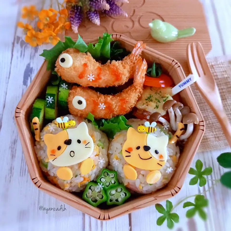 😽ネコちゃん炒飯おにぎりと
🐡お魚エビフライのお弁当|ayano.adshさん