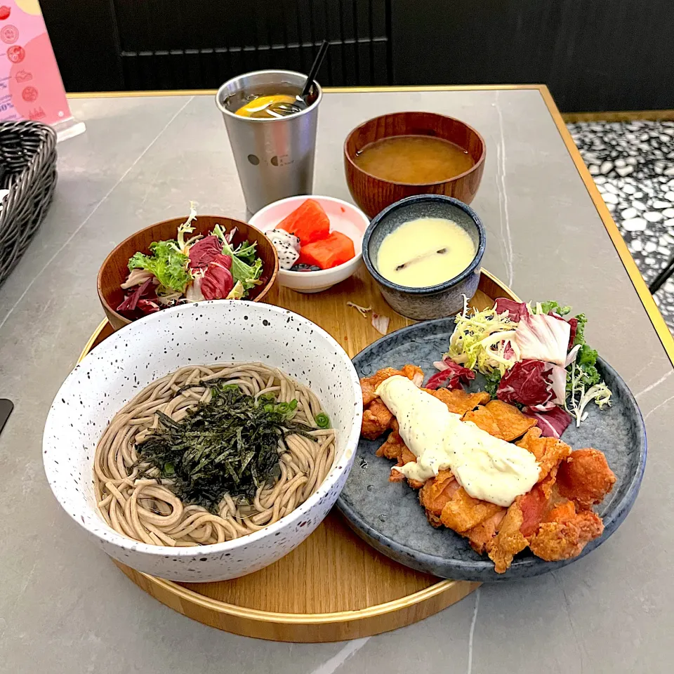 Truffle egg mayo Karaage chicken steak with soba|skyblueさん