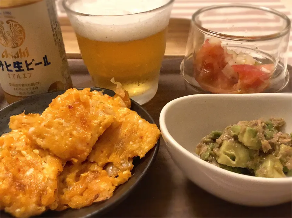 今日のおうち居酒屋セット🍺豆腐のキムチチーズチヂミ🧀アボカドとツナの中華和え🥑トマトのマリネ🍅|gunlove❤さん