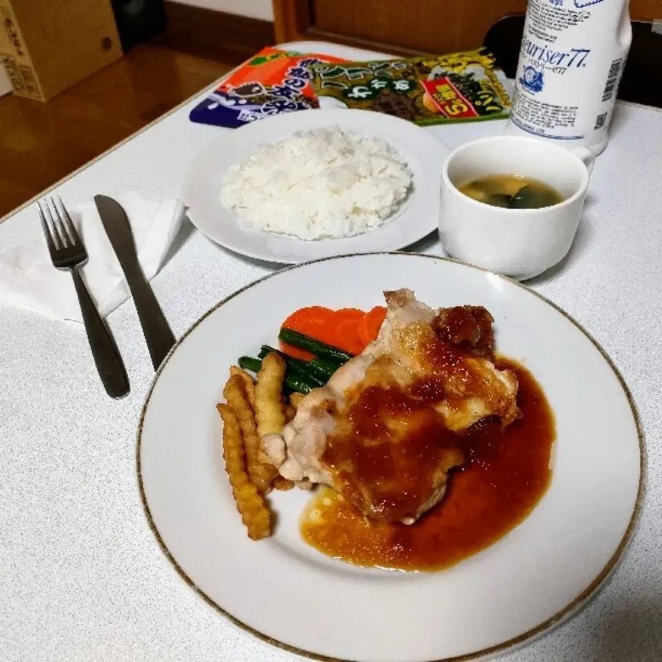 Snapdishの料理写真:チキン醤油ステーキ、ライス、スープ。|ariyo4200さん