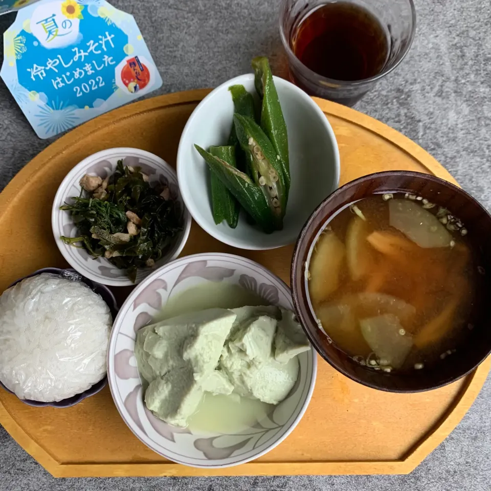 Snapdishの料理写真:らぴ家のお味噌汁:ハヤトウリとシメジとベランダ茗荷|らぴすらずり(らぴ)さん