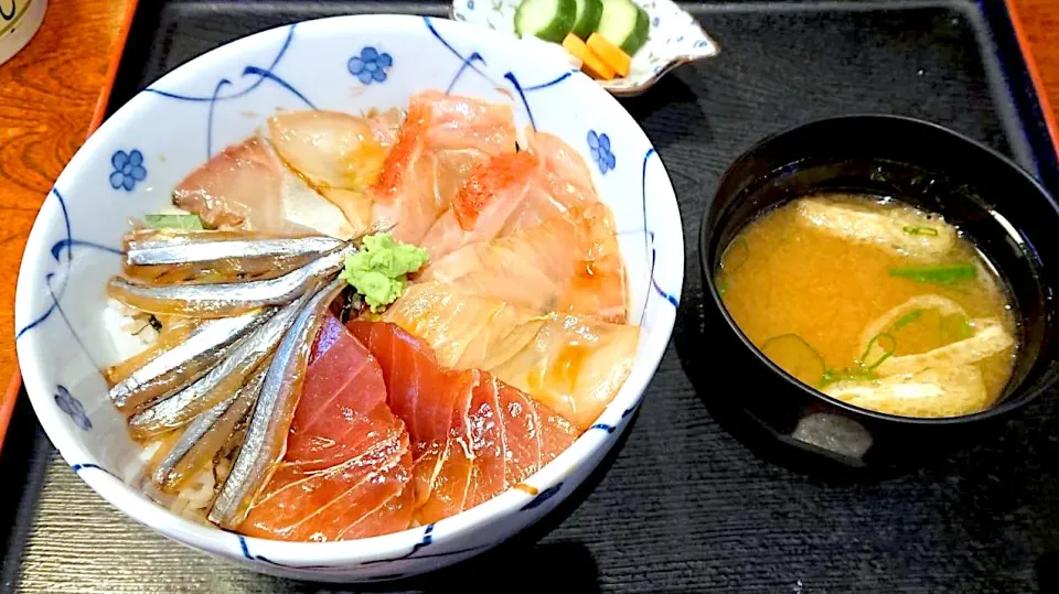 Snapdishの料理写真:地魚丼|山口さんさん