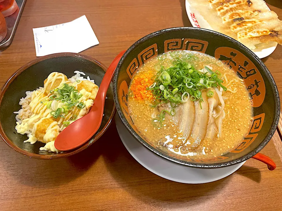 Snapdishの料理写真:ごま味噌ラーメンとえびマヨ丼|コージ💫さん