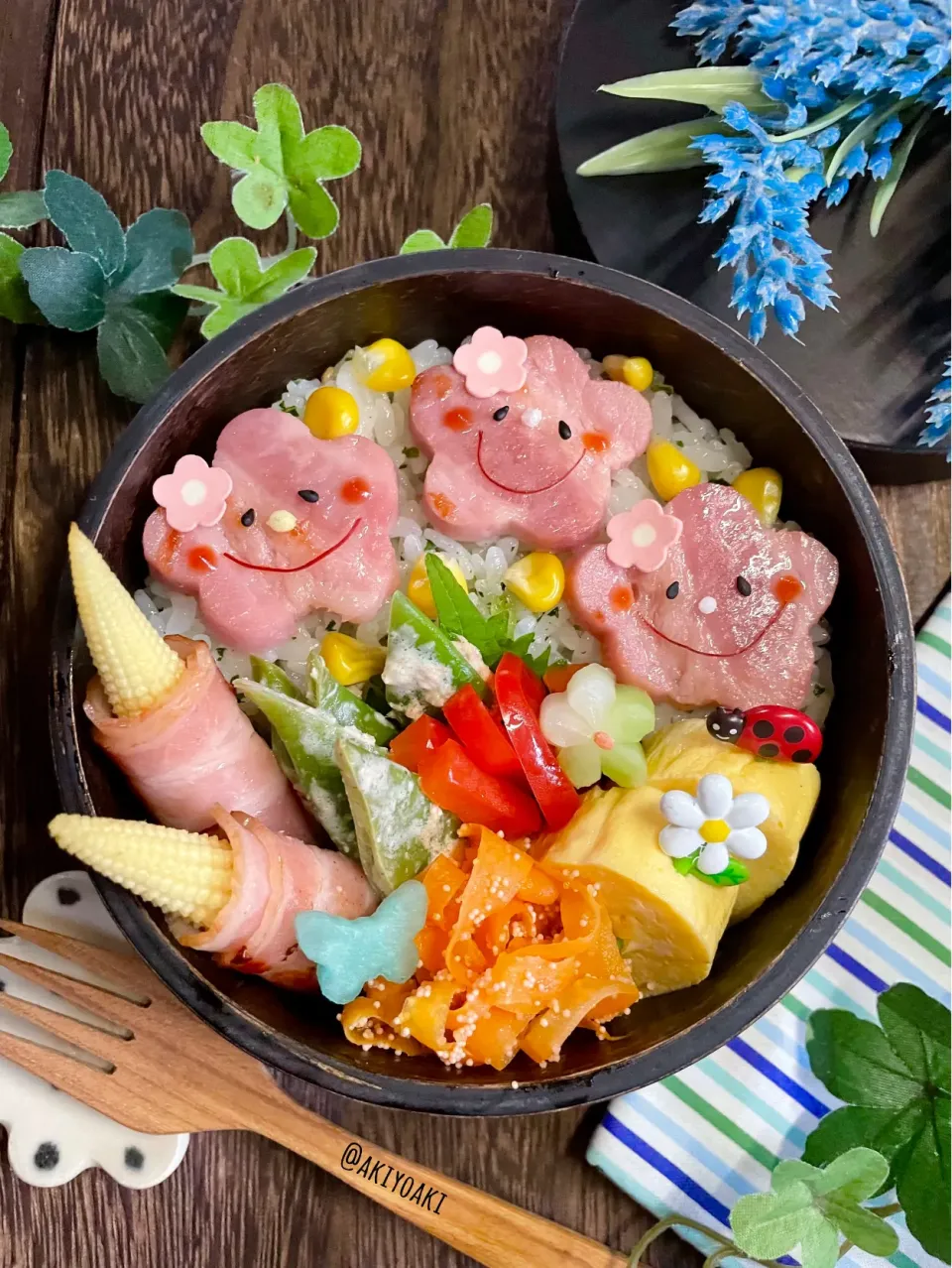 Snapdishの料理写真:お花のベーコンステーキ弁当|Akiyoෆ¨̮⑅さん