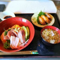 海鮮丼定食

日曜日の昼食に作りました♪
