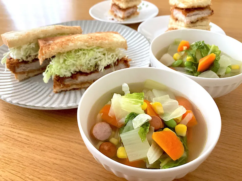 Snapdishの料理写真:＊具沢山コンソメスープ＆カツサンド🥪＊|＊抹茶＊さん