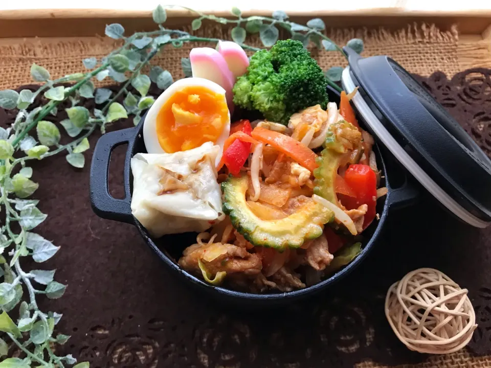 昨日の節約弁当～ゴーヤ豚キムチ♡|まなまな♡さん