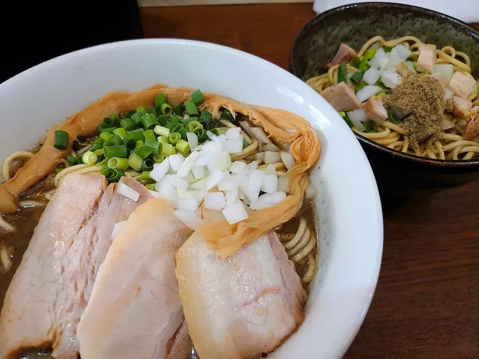 【2022年8月屋号/メニュー刷新】
大浜 (旧屋号：自家製麺 鶏八朗)
濃い煮干しらーめん (900円)
＋替え玉 (味付きを選択、100円)
@十条1分
(赤羽から徒歩30分)
22182|大脇さん