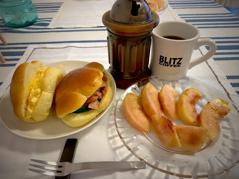 2022.08.27朝ごはん🍞桃が美味しい|ひーちゃんさん