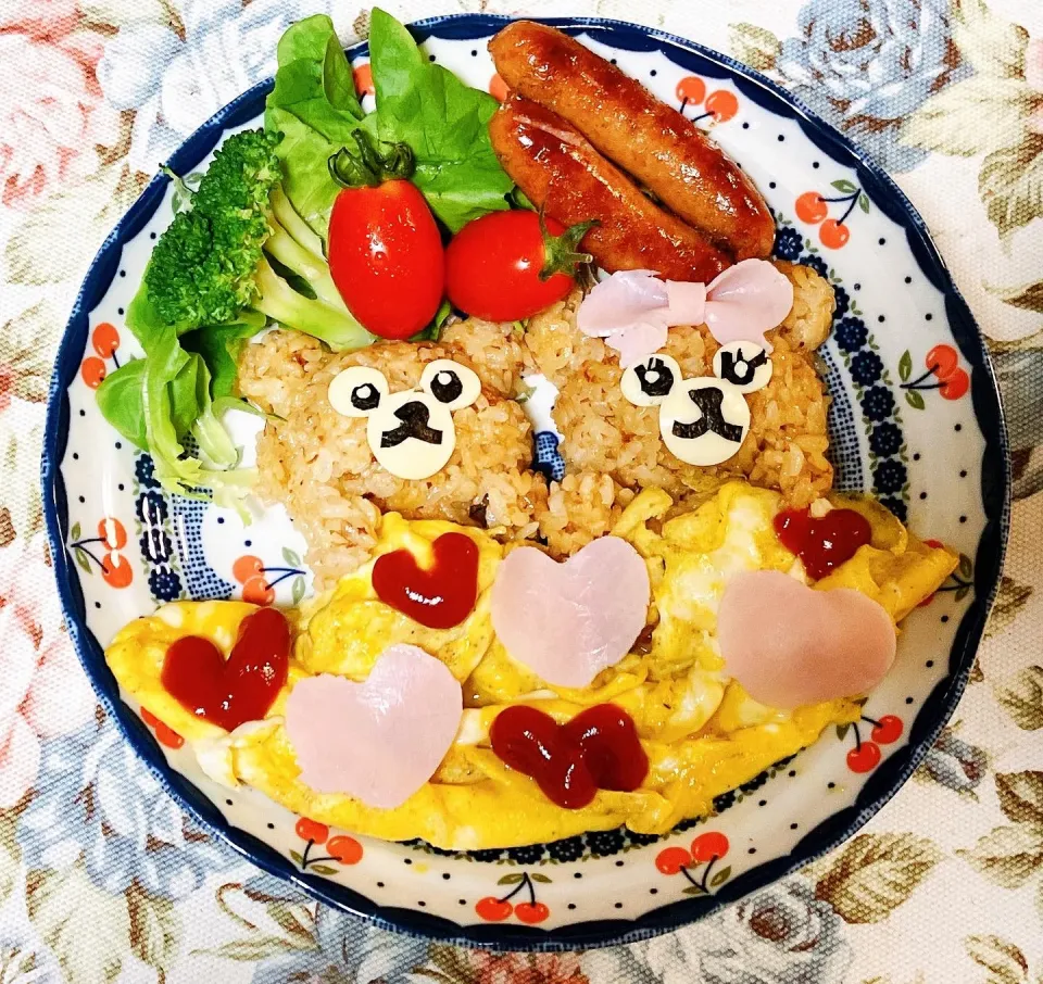 ダフメイのお布団オムライス🍳🍅🍚|めいちさん