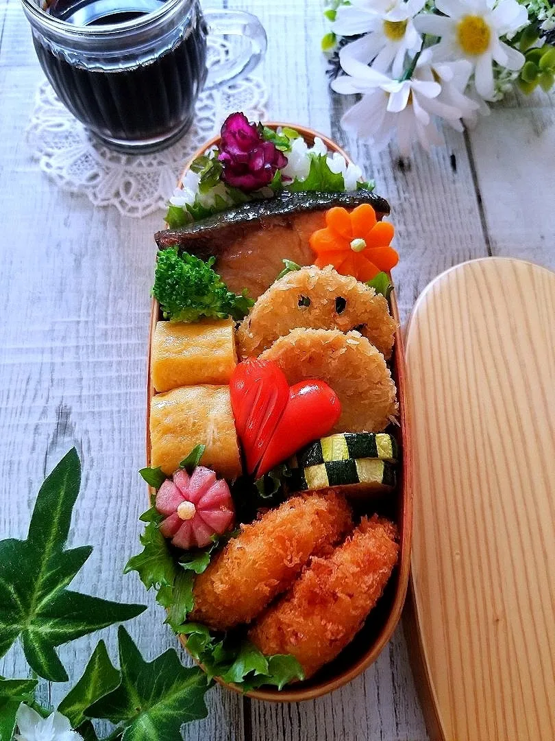 Snapdishの料理写真:海老フライ弁当|sugar beansさん