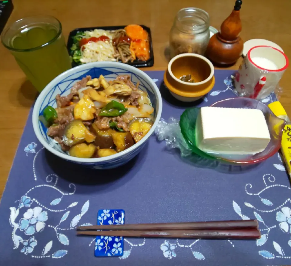 牛肉野菜炒め丼(夕飯)|enarinさん