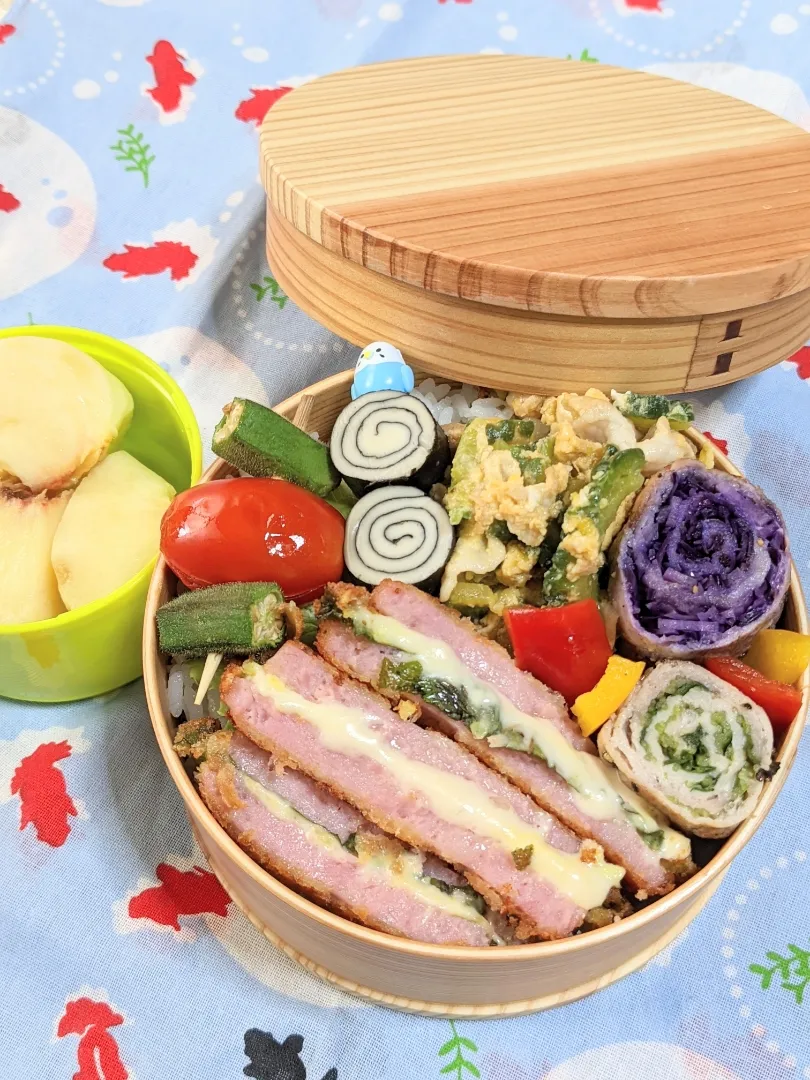 Snapdishの料理写真:本日のお弁当〜。ハムカツチーズと豚肉の野菜くるくる巻弁当〜|f.1125beさん