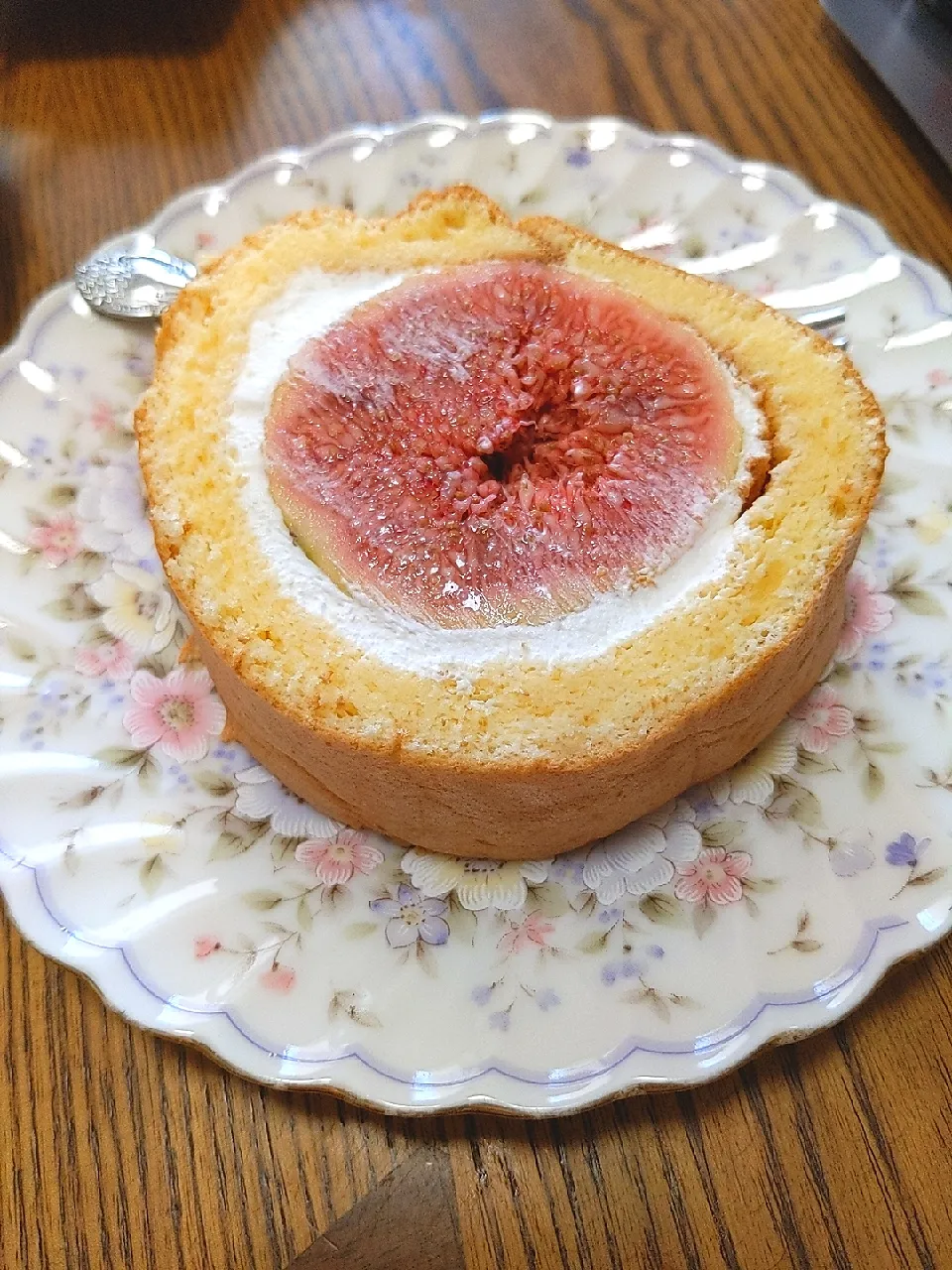 Snapdishの料理写真:イチヂク丸ことのロールケーキ|s-iさん