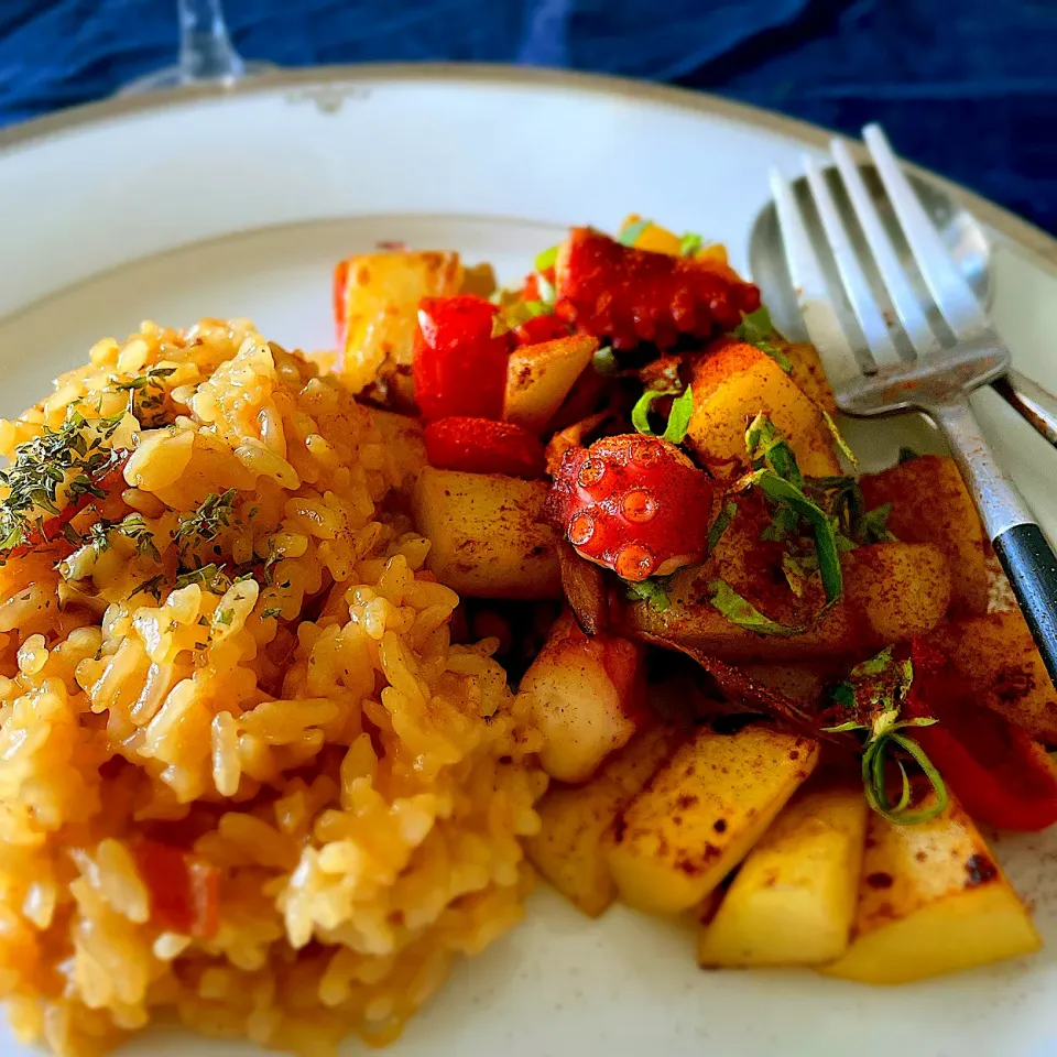 🇮🇹イタリア風ランチ　タコとじゃがいものハーブソテーに舞茸とベーコンリゾットのプレート🍽     🥂✨白ワインと😋|Sの食卓さん