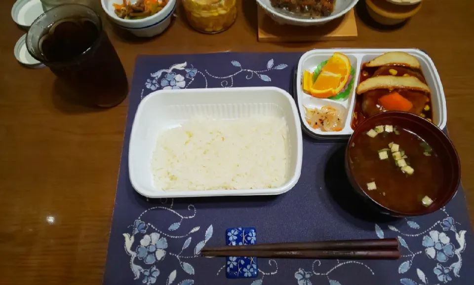 ハンバーグ弁当(どんどん弁当)(昼飯)|enarinさん