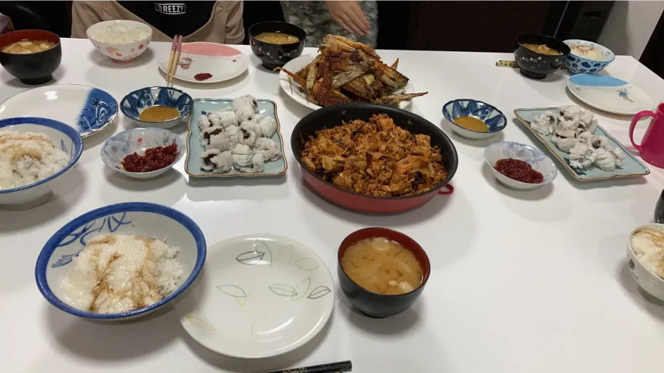 Snapdishの料理写真:晩御飯_(:3 」∠)_☆鱧の湯引き☆豚キムチ☆手羽先の塩焼き☆とろろご飯☆みそ汁（キャベツ、えのき、麩）|Saharaさん