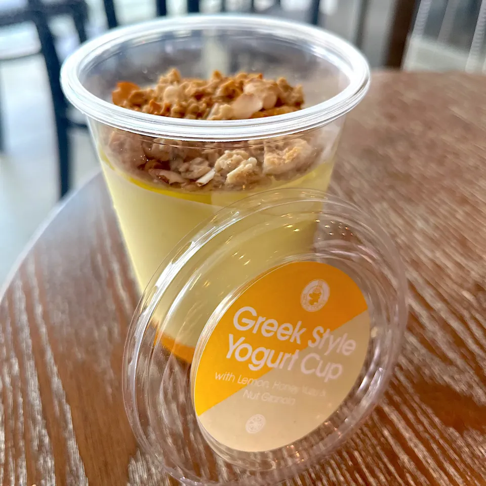 Greek style yogurt cup with lemon honey yuzu and nut granola|skyblueさん