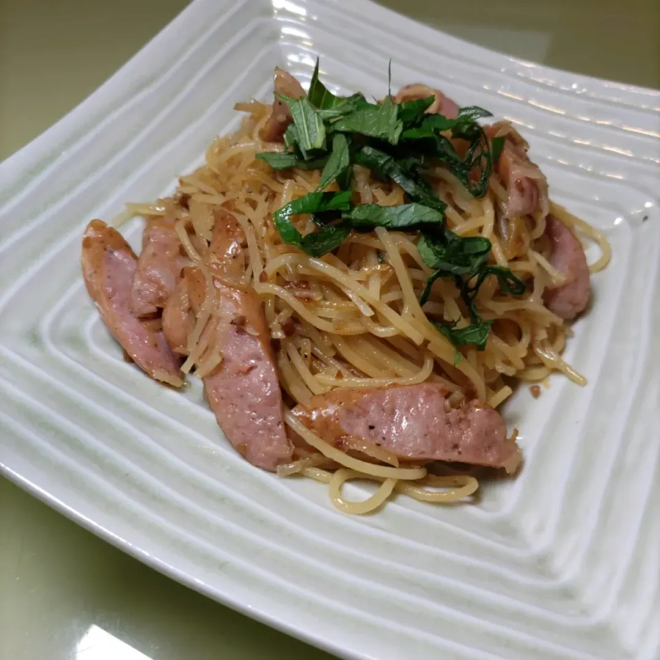 Snapdishの料理写真:香味しゃきしゃきじゃがいも入り和風パスタ|けろよんさん