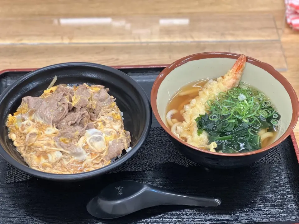 道楽うどん梅田店　肉玉丼ミニうどんセット|ddr3rdmixさん