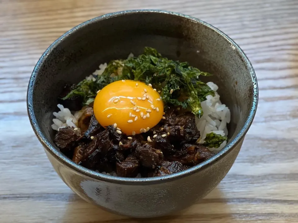 Snapdishの料理写真:麺や小とり東梅田　炙り肉玉丼|ddr3rdmixさん