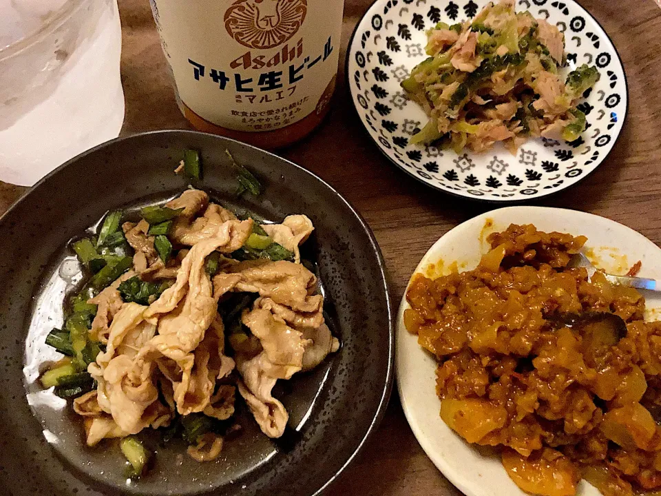 Snapdishの料理写真:今日のおうち居酒屋セット🍺ニラ豚🐷大豆のお肉と海老のドライカレー🦐🍛無限ゴーヤ🥒|gunlove❤さん