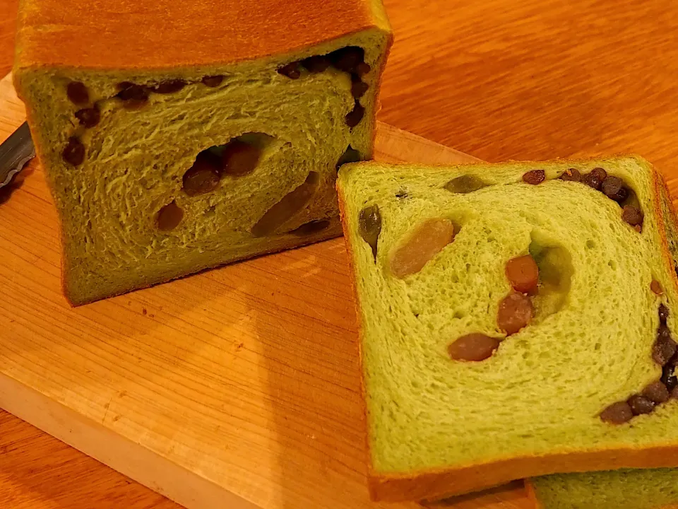 4種の甘納豆入り抹茶角食パン🍞白花、うぐいす、金時、小豆|いちごさん