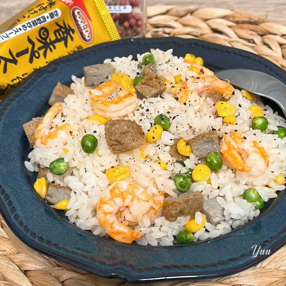 Snapdishの料理写真:8/29‪✯‬エビとじゃこ天の炒飯|ゆうさん