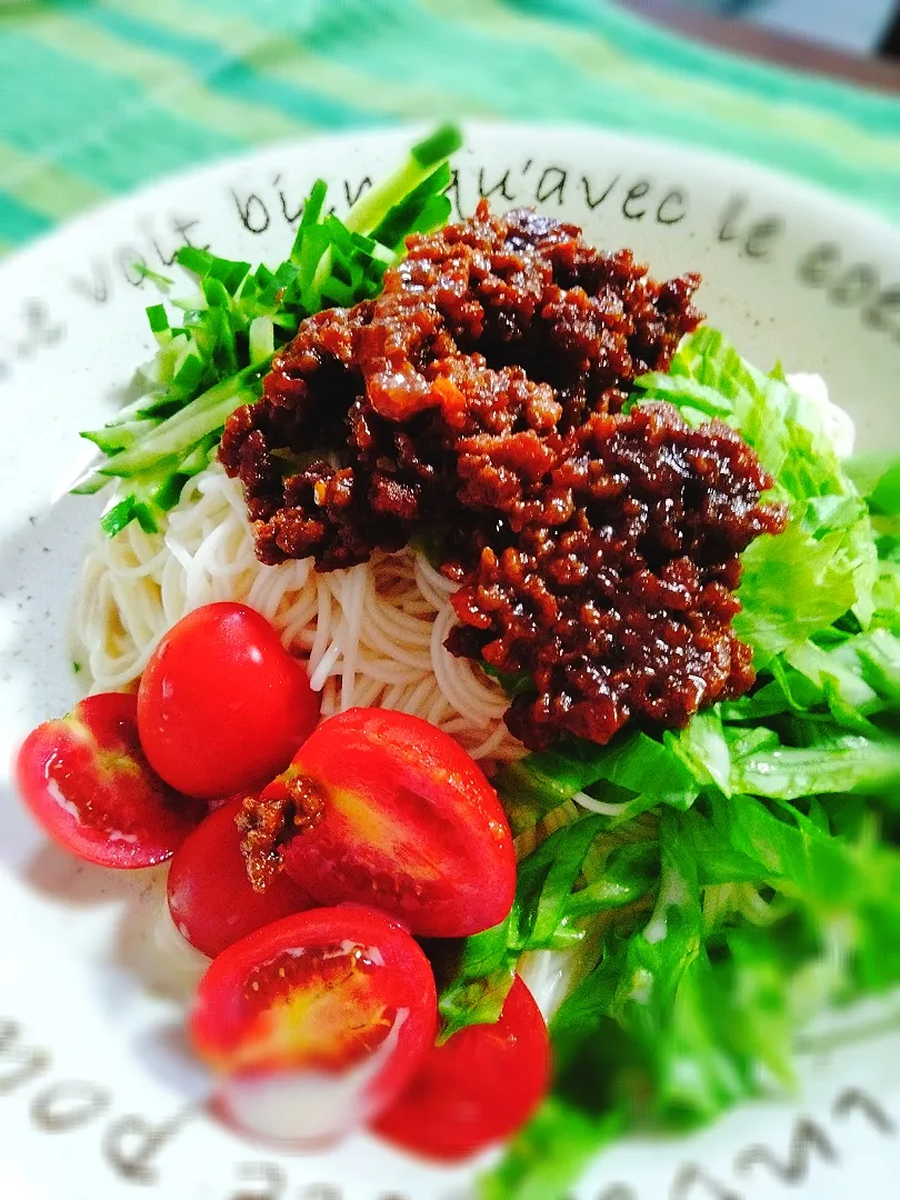 ハリッサ肉味噌を作り素麺のアジアン冷麺、辛さの中に奥深い味|mikeyさん