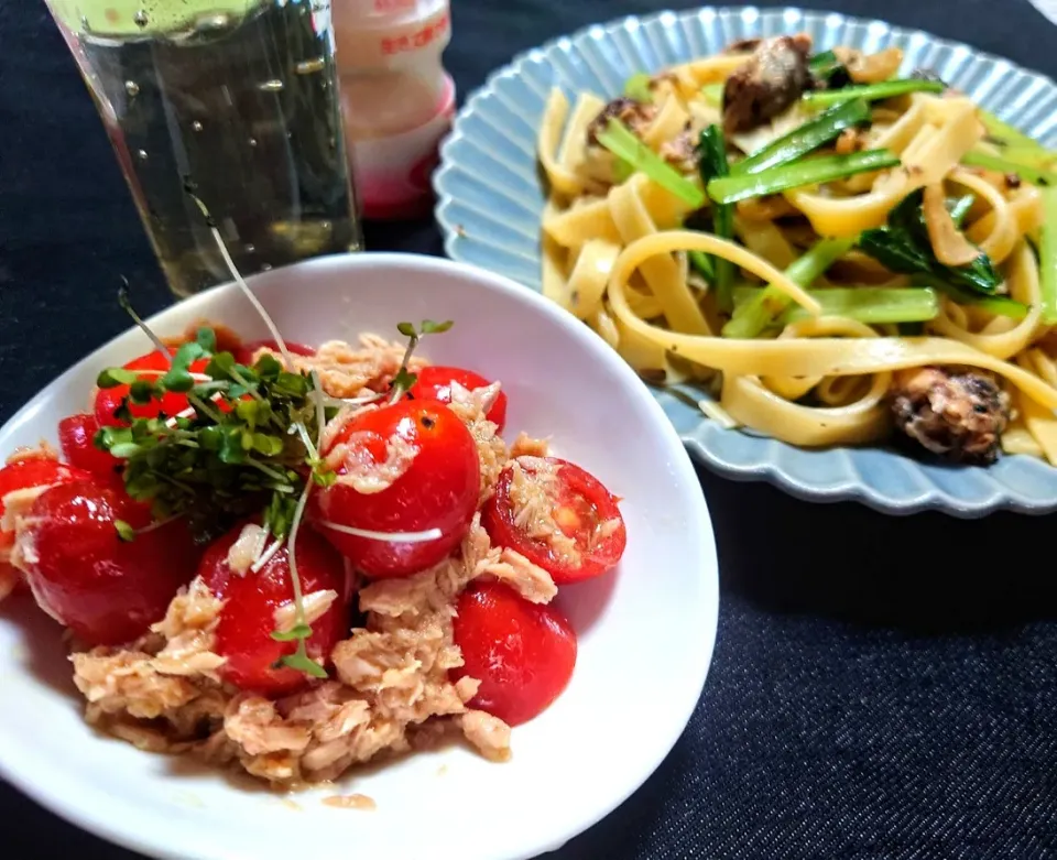 小松菜×鰯缶味噌フェットチーネ
レモン香るミニトマ醤油サラダ|マギーさん