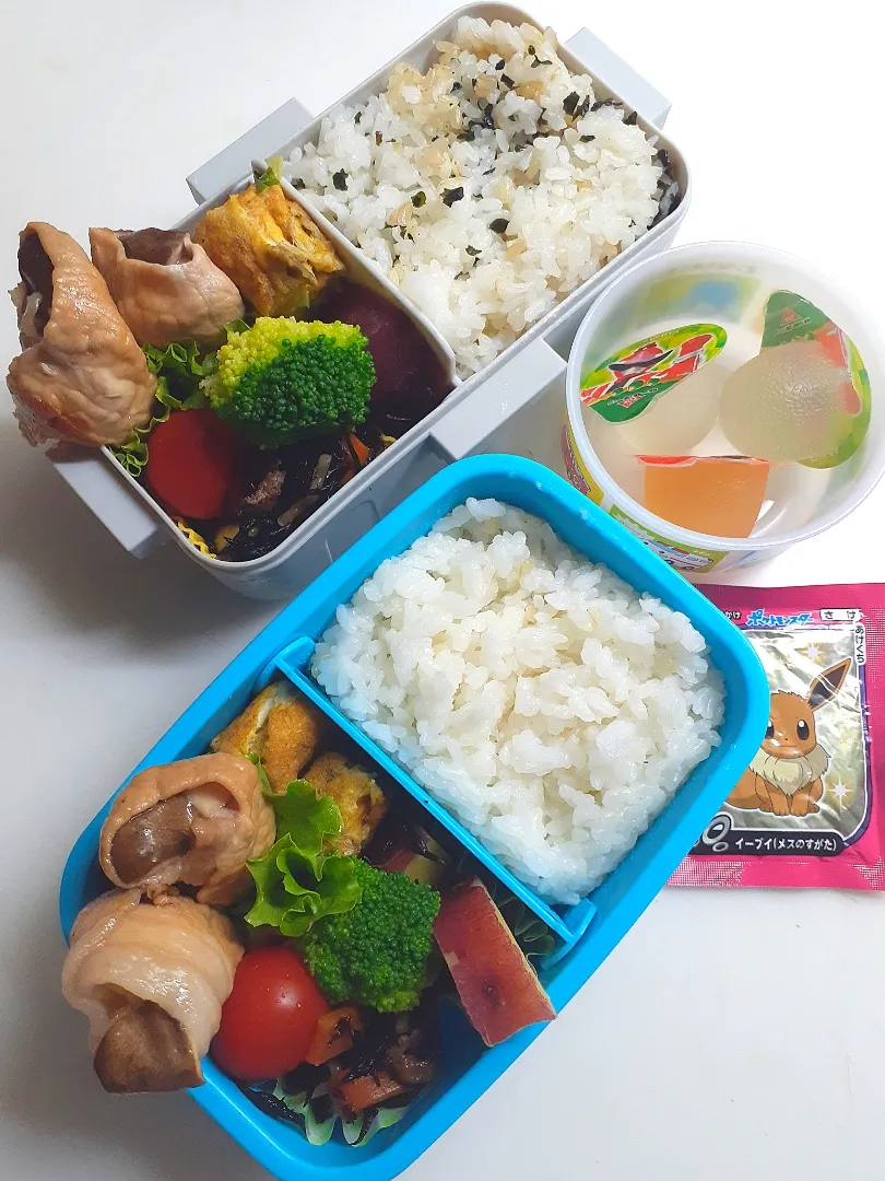 Snapdishの料理写真:☆中学生、小２弁当☆玄米入りごはん(振りかけか若芽)シラス葱卵焼き、薩摩芋レモン煮、ひじき煮物、ブロッコリー、ミニトマト、エリンギ肉巻き、ミニゼリー|ｼｮｺﾗさん