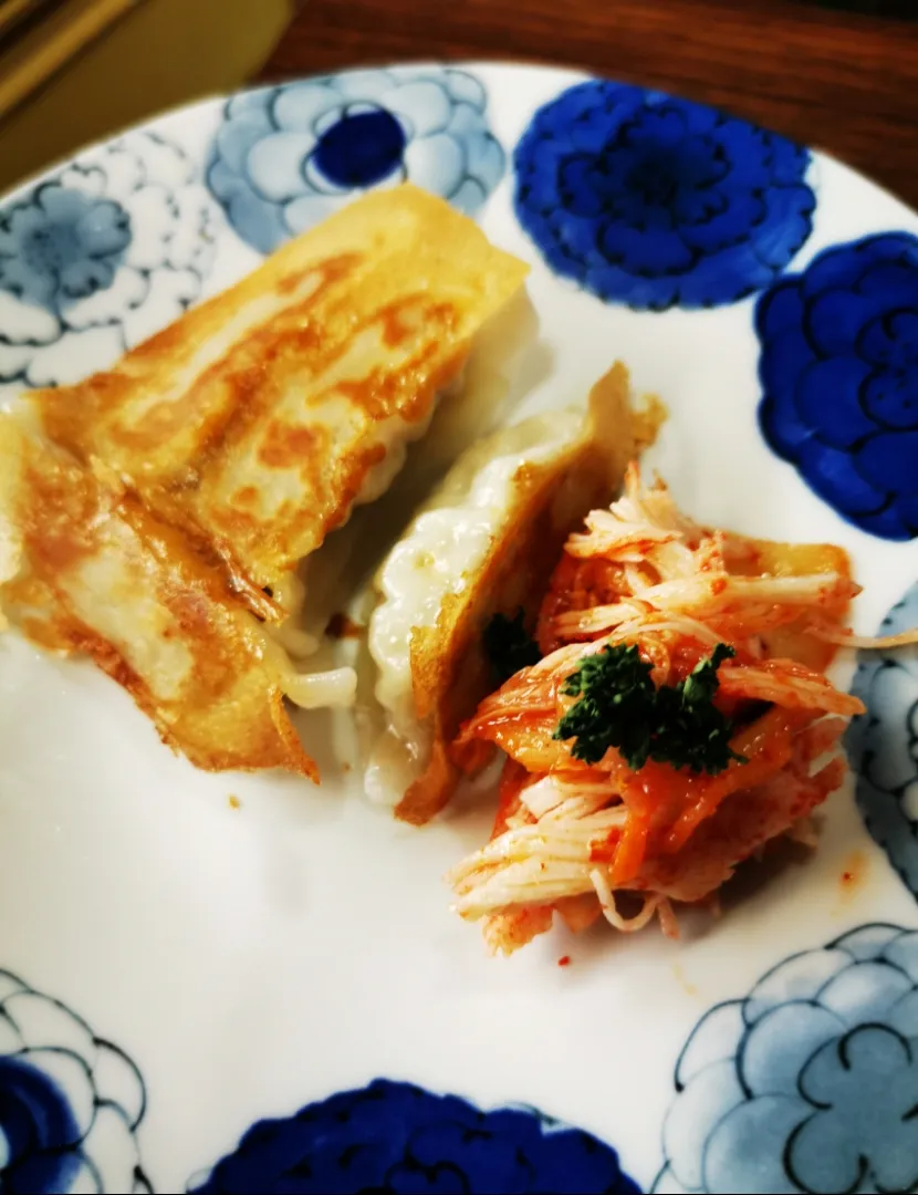 生姜餃子とキムチランチ👌グ〜です😀|ペンギンさん