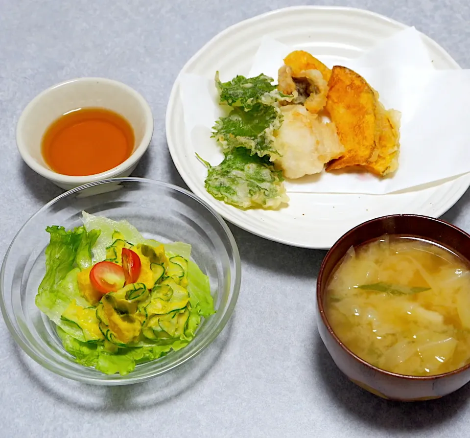 Snapdishの料理写真:娘が天ぷら作ってくれた日の晩ご飯|Orie Uekiさん