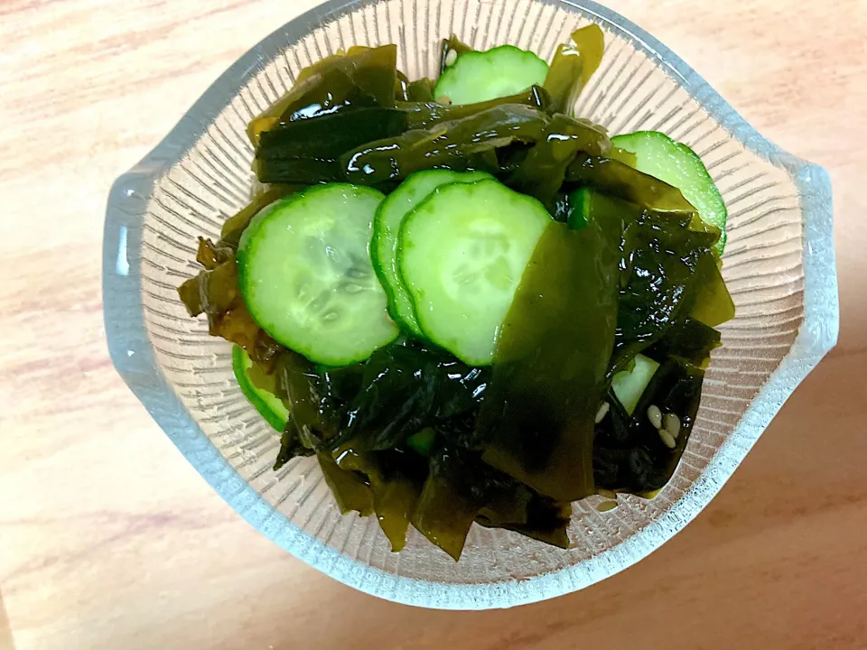 シンプルだけど無限に食べれる！『きゅうりとわかめの酢の物』|RIN♡さん