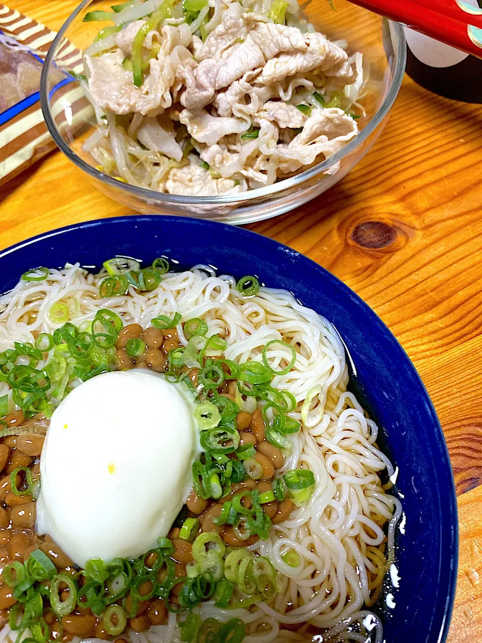 納豆ぶっかけそうめん、もやしときゅうりの豚しゃぶサラダ|kaaaaaさん