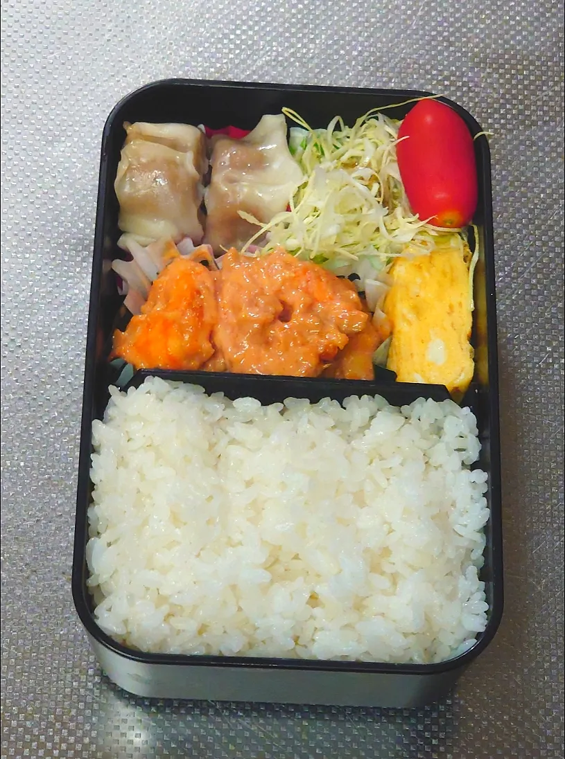 Snapdishの料理写真:エビマヨ&焼売弁当|黒川克博さん