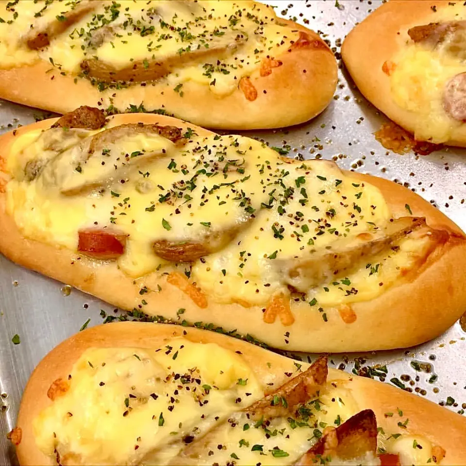 マッシュポテトの生地🥔ジャガイモ&粗挽きソーセージのチーズ焼きde朝ごはん|ばくあんしゃさん