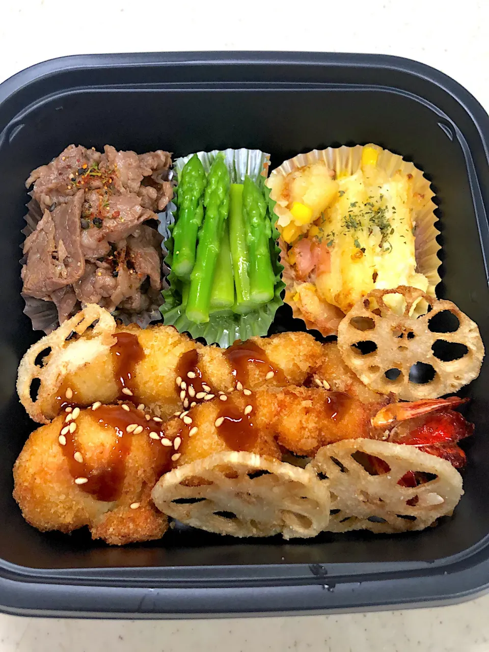 Snapdishの料理写真:牛肉の味噌煮・エビフライ弁当|teteさん