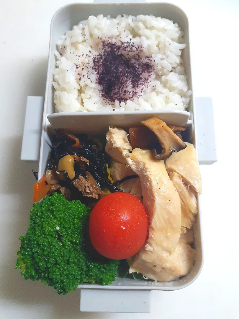 ☆中学生弁当☆ゆかりごはん、ひじき煮物、野菜と鶏グリル、ブロッコリー、ミニトマト|ｼｮｺﾗさん