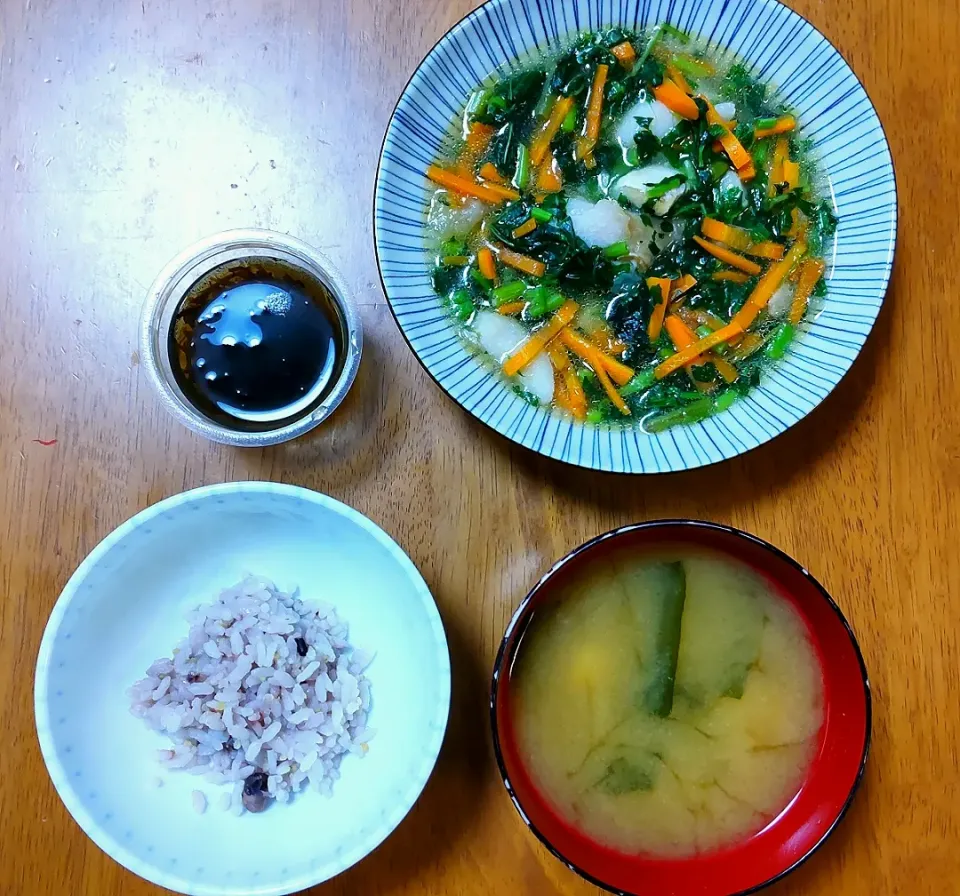 2022 0828　鱈とたたきモロヘイヤのフライパンさっと煮　もずく　豆腐とわかめのお味噌汁|いもこ。さん