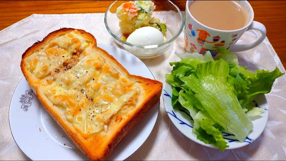 Snapdishの料理写真:8/31の朝食
ツナマヨチーズトースト🍞|卯月さん