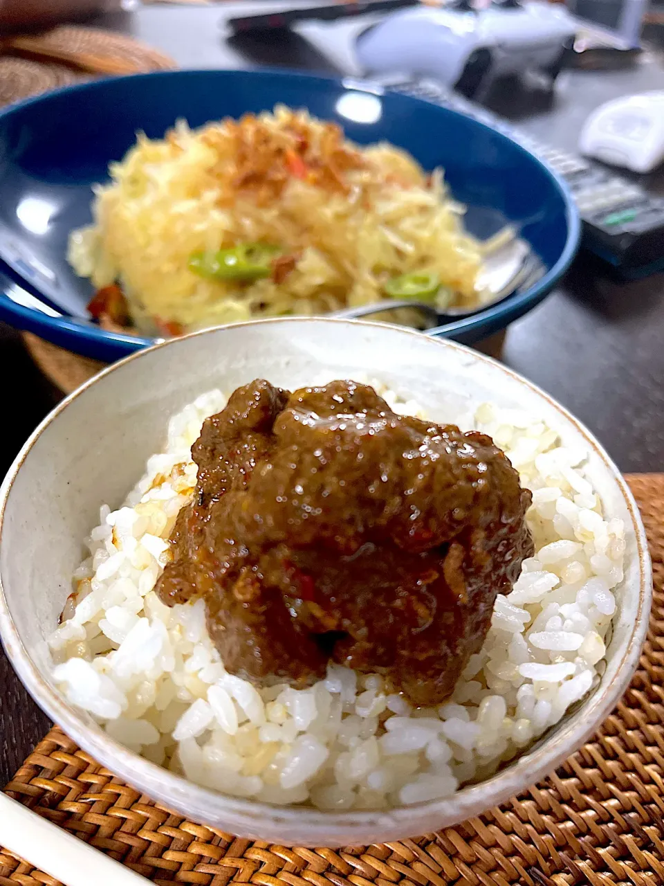 Snapdishの料理写真:Beef rendang & stir fried green papaya|yeni kartikasariさん