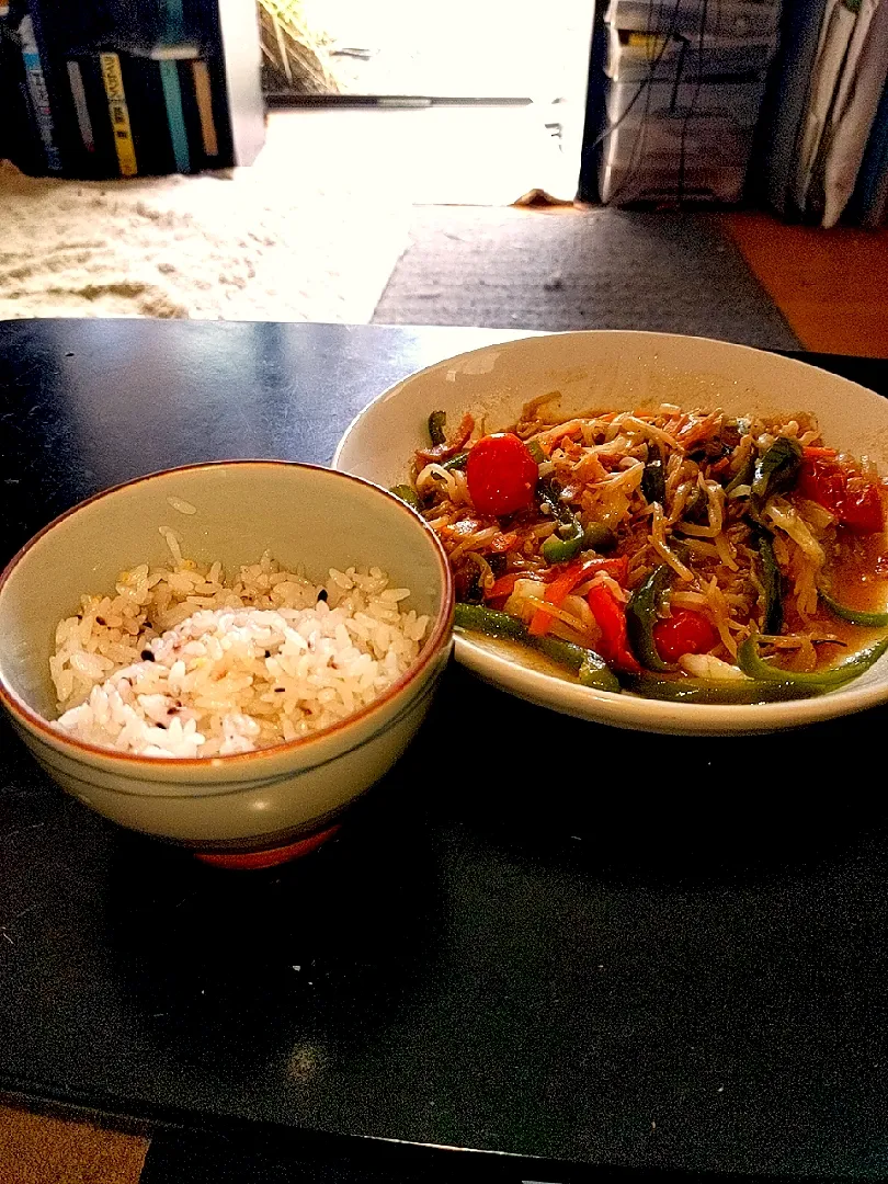 夜勤明け野菜の日で洋風野菜炒め&青天の霹靂＋十六五穀定食|Tarou  Masayukiさん