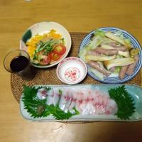 2022.8.30

はなふえ鯛の刺し身
ゴ―ヤ ツナ オクラのサラダ
キャベツ ソーセージ エリンギの
                         ザワークラウト風